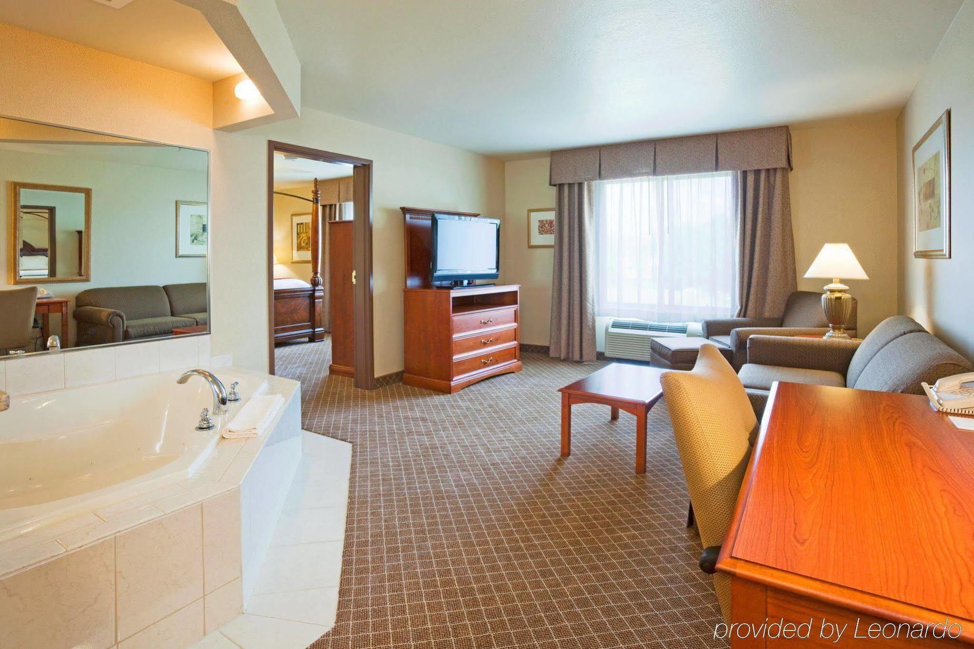 Holiday Inn Express & Suites Wausau By Ihg Weston Extérieur photo